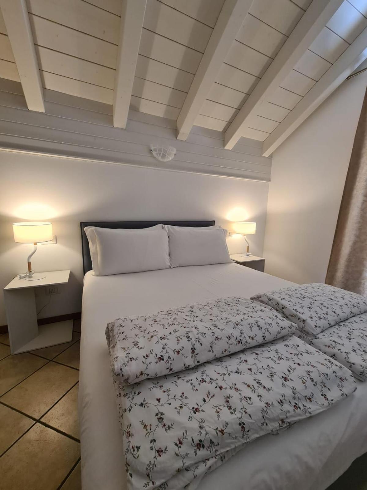 Lakecomoweb Apartments Perledo Bagian luar foto